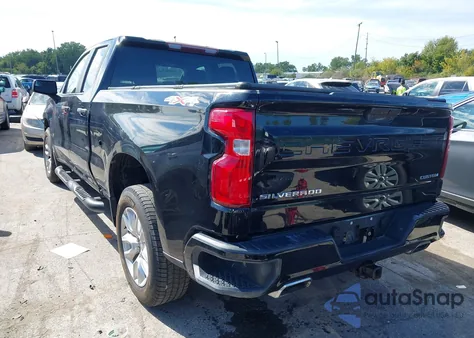 2021 Chevrolet Silverado 1500 z USA, uszkodzony, nr VIN 1GCRYBEF5MZ114540